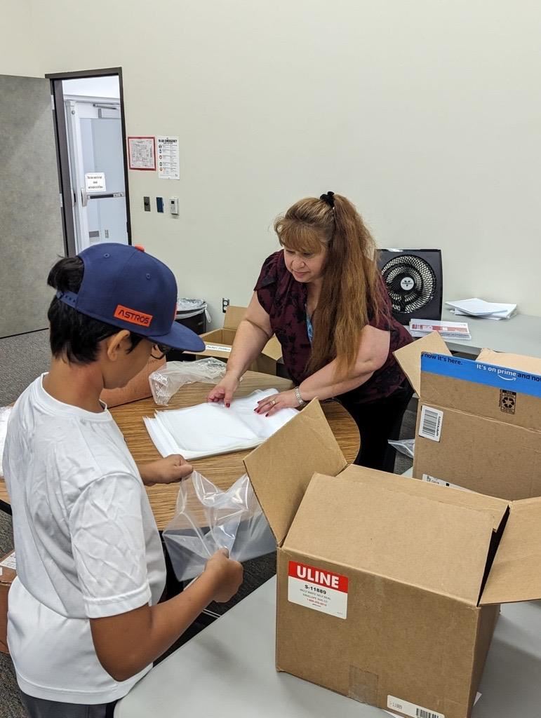 Bobbie works with child